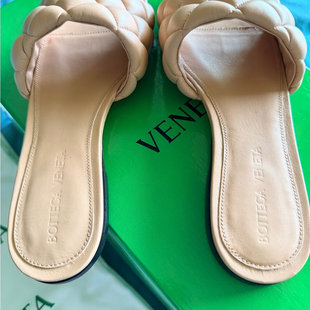 Bottega Veneta Quilted Padded Slide Sandals in Beige - Picture 7 of 8